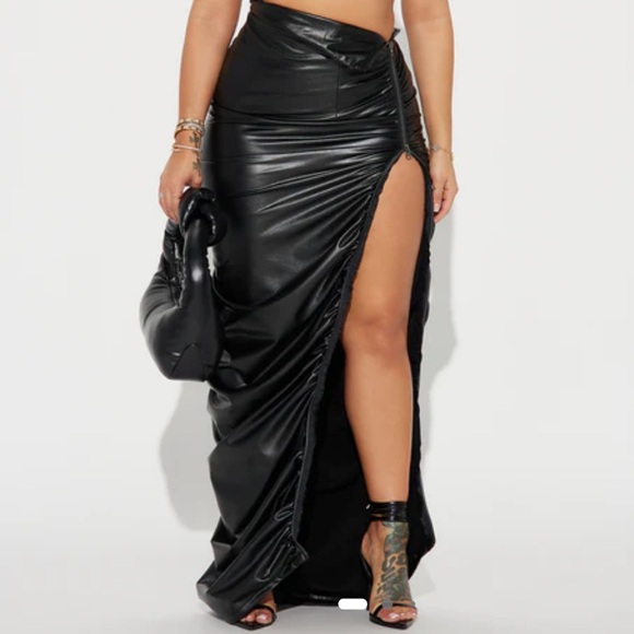 Fashion Nova Dresses & Skirts - Angelina faux leather rouched side zip maxi skirt women’s XL